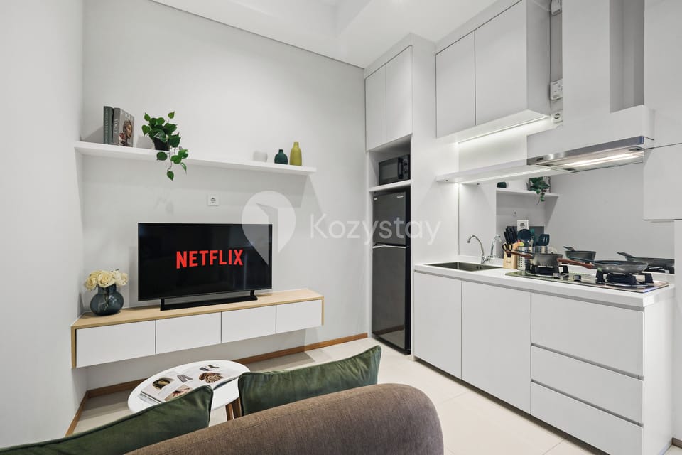 Apartment, 1 Bedroom, City View | Living area | 43-inch Smart TV with cable channels, Netflix, streaming services