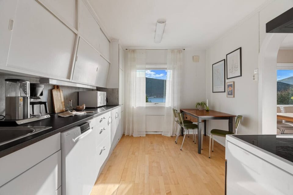 Full size kitchen