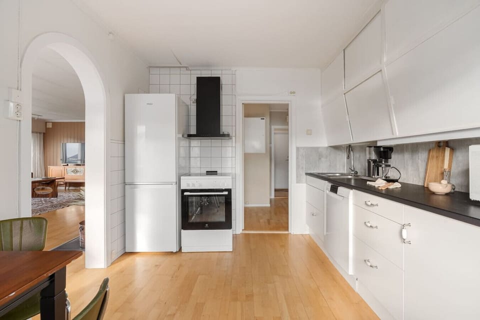Full size kitchen