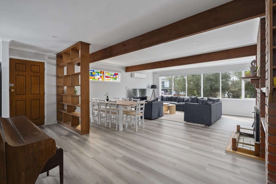 Apartment | Living room | Fireplace