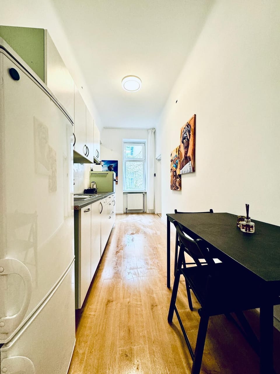 Basic Apartment | Private kitchen | Fridge, oven, stovetop, cookware/dishes/utensils