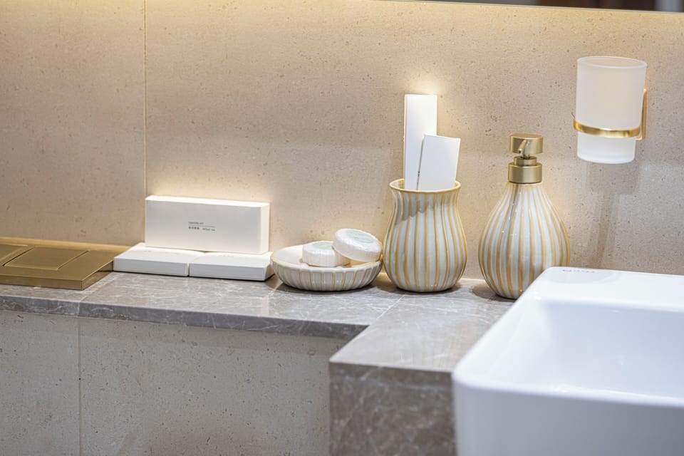 Deluxe Apartment, Balcony, City View | Bathroom