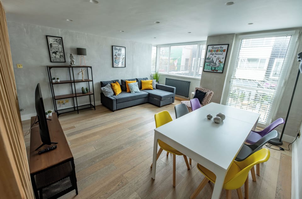 Lounge/dinning area