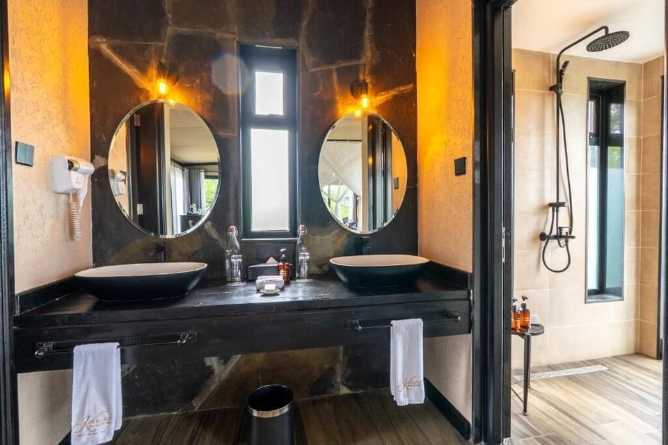 Separate tub and shower, free toiletries, hair dryer, slippers