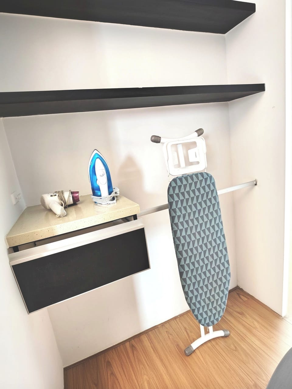Iron/ironing board