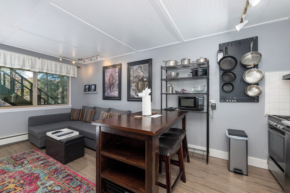 Your bright open-plan space combines comfortable seating with a fully equipped kitchen—perfect for cooking meals while chatting with loved ones.