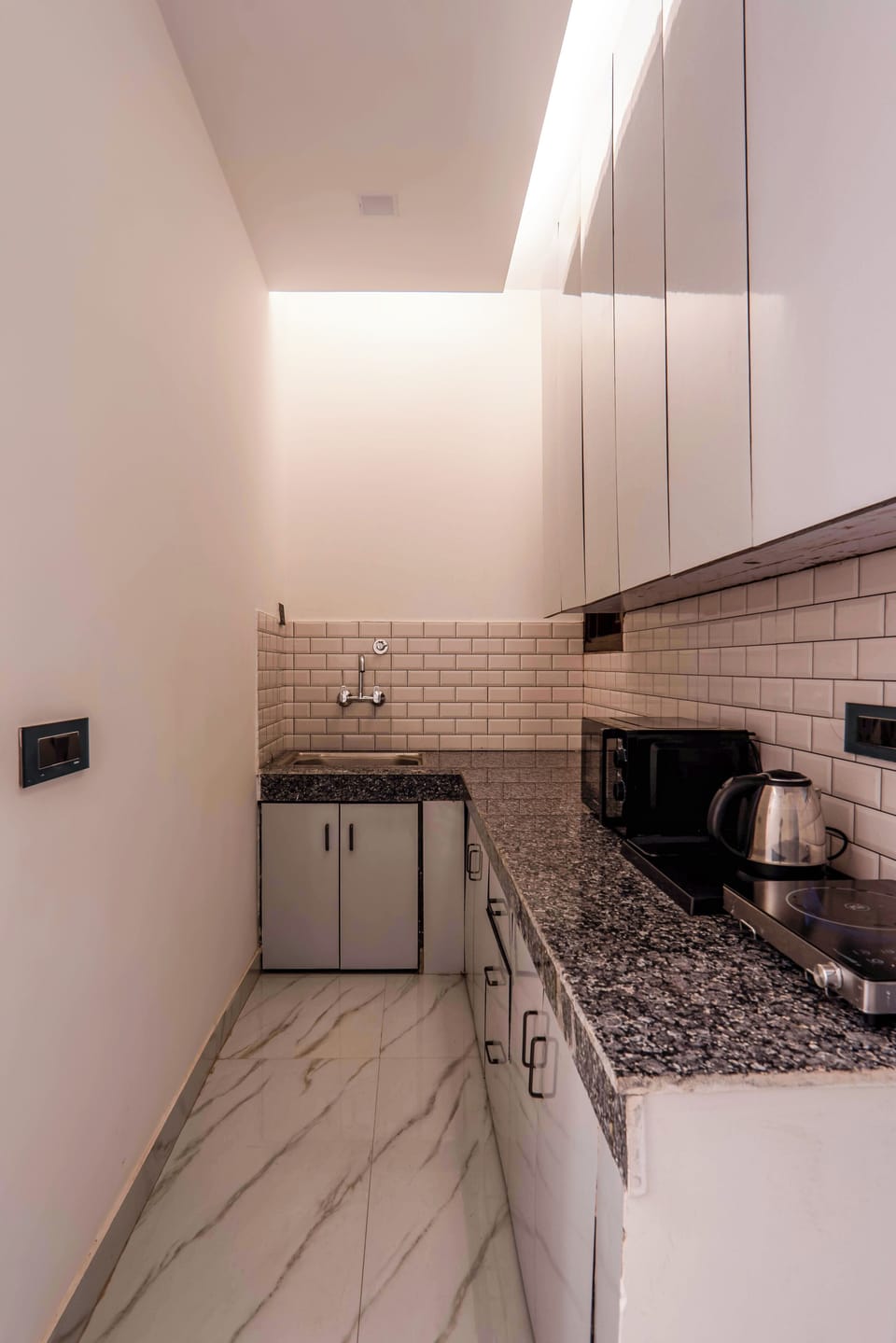 Classic Suite | Private kitchen | Fridge, microwave, oven, cookware/dishes/utensils
