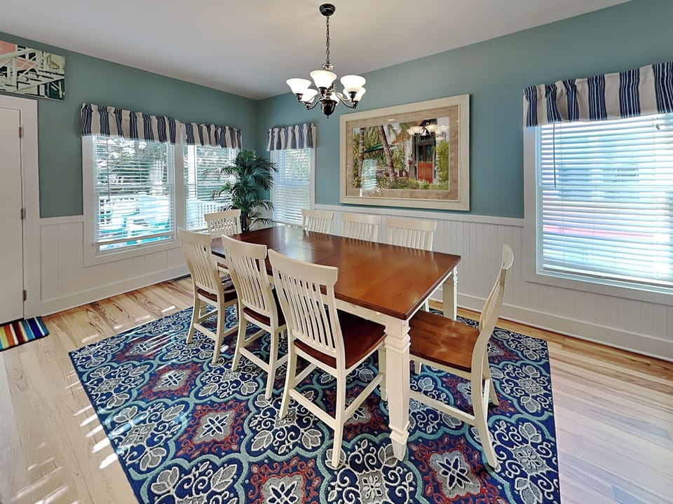 Dining Area - Seating for 8