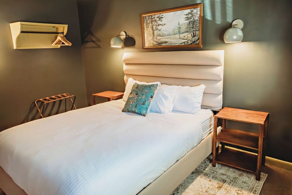 Standard Single Room, 1 Queen Bed | Blackout drapes, iron/ironing board, free WiFi, bed sheets