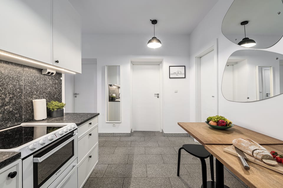 Classic Apartment, City View | Private kitchen | Fridge, oven, stovetop, espresso maker