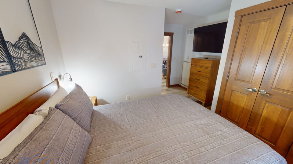 Indoors, Screen, Bed, Furniture, Lamp