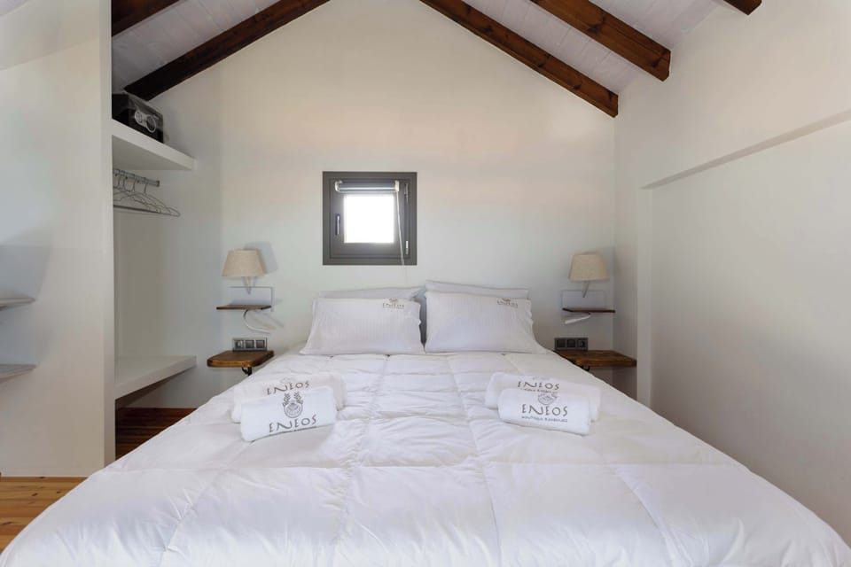 Double Bedroom with Crisp White Linens and Garden Views
Peaceful room with matching beds, soft colors, and bright natural light.