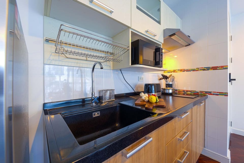 Condo, 2 Bedrooms, Non Smoking, Balcony | Private kitchenette