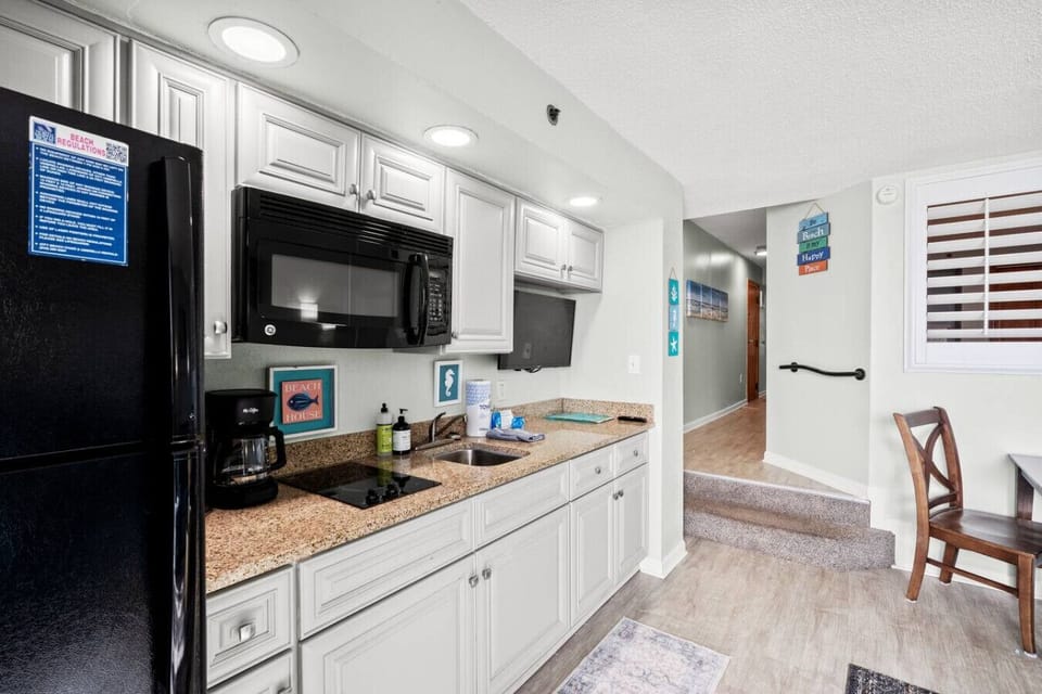 Fully Stocked Kitchen with major appliances