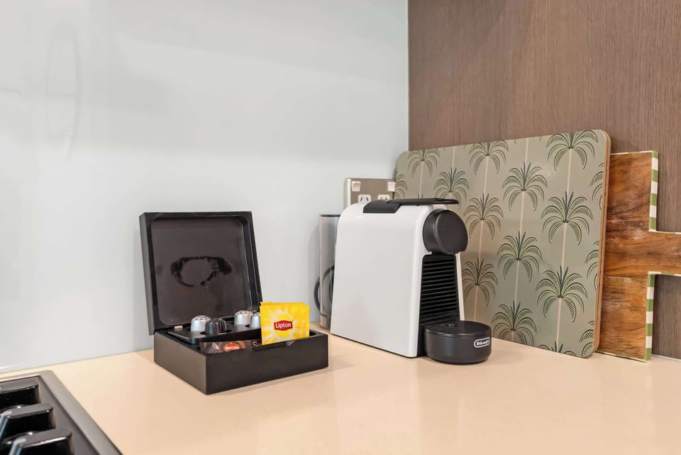 Start the morning with a freshly brewed coffee from the kitchen coffee machine, ready to take out to the poolside patio and savour in the tropical air.