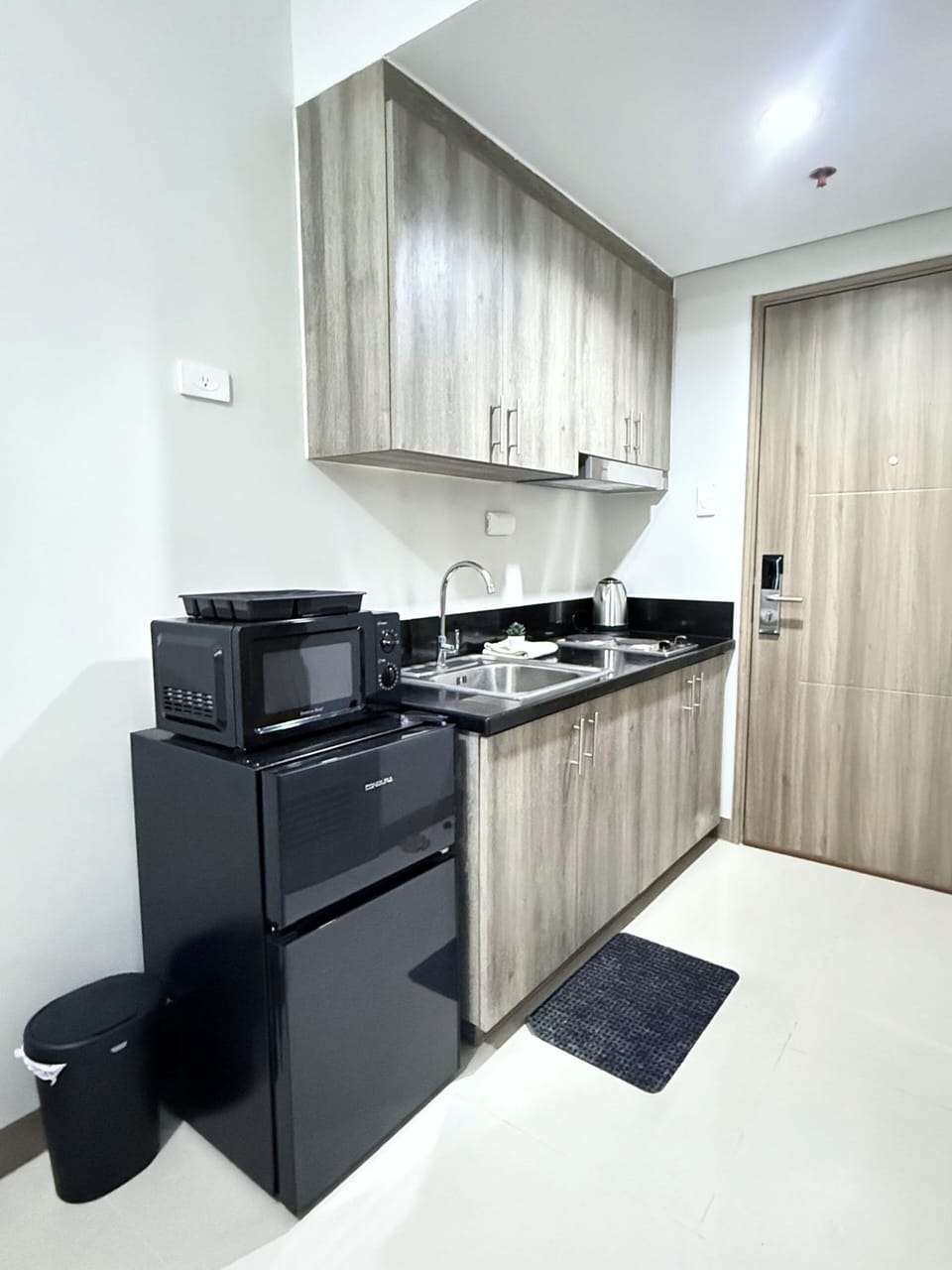 Standard Condo, 1 Bedroom, Non Smoking, Balcony | Private kitchen | Electric kettle