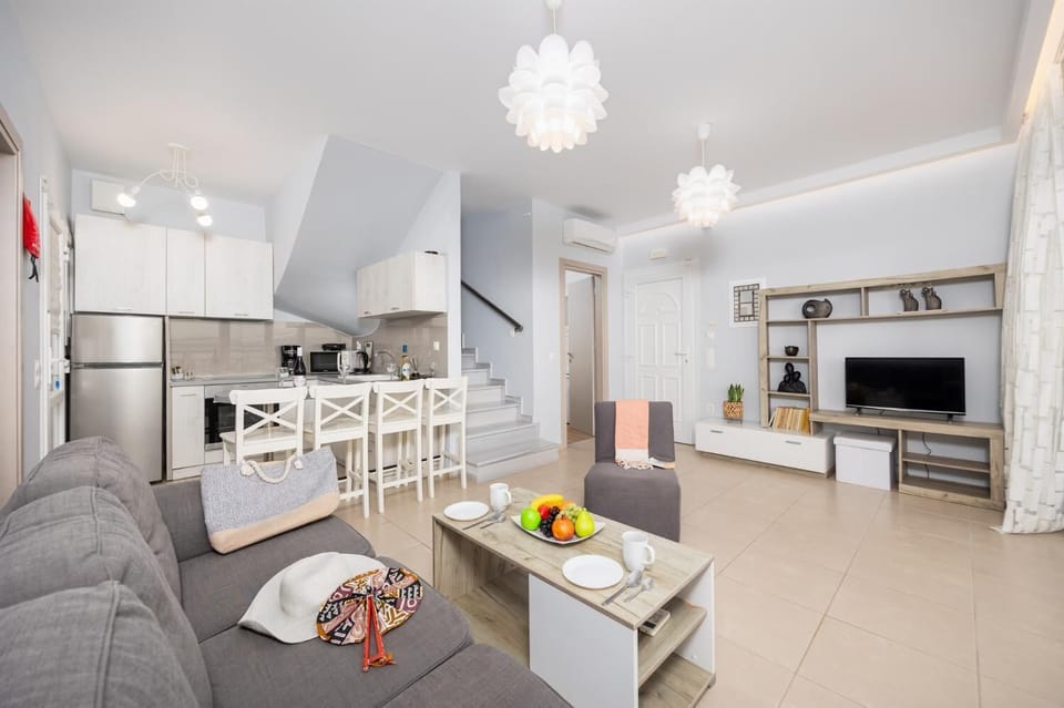 Open-plan living room with sofa, breakfast bar, kitchen, A/C, WiFi internet, satellite TV, and sea views