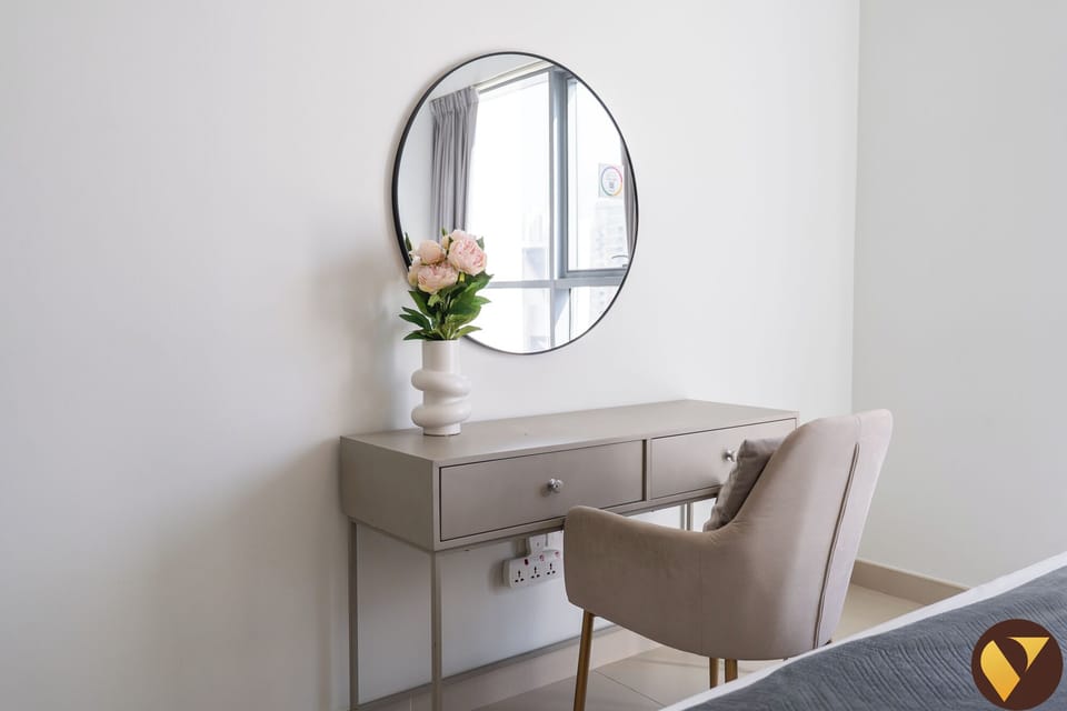 Luxury Apartment, City View | Egyptian cotton sheets, premium bedding, in-room safe