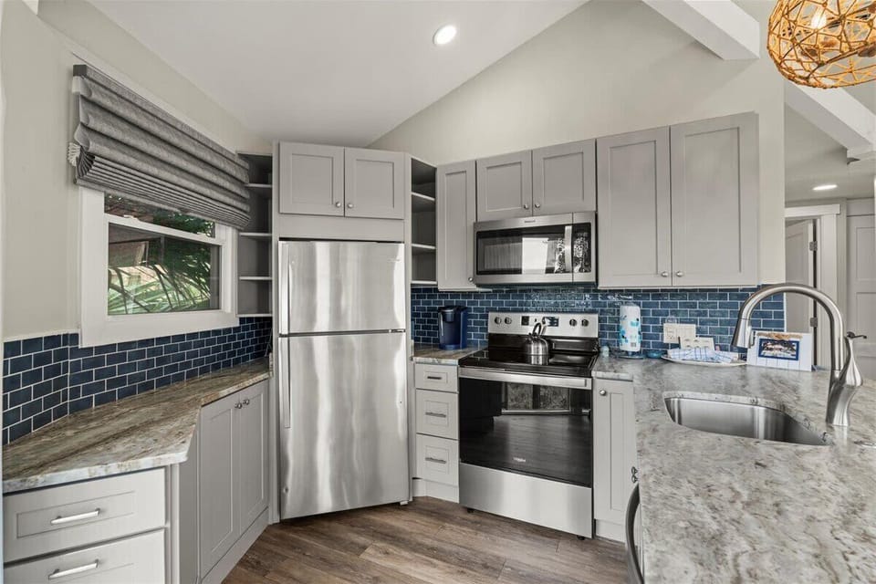 Modern appliances for all your kitchen needs!
