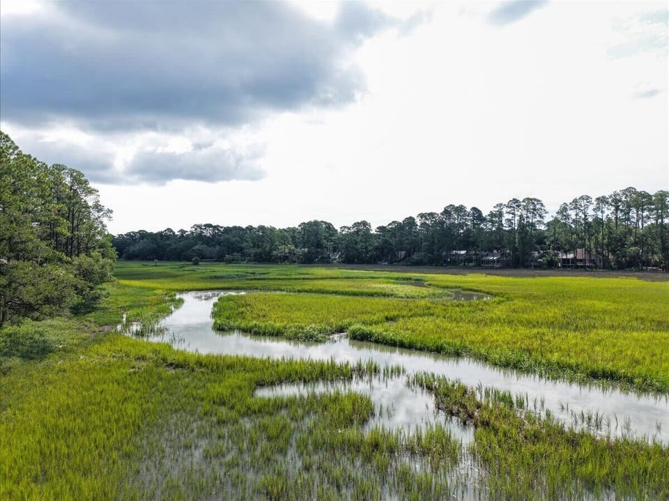 Beautiful marsh view for taking in that low country beauty!