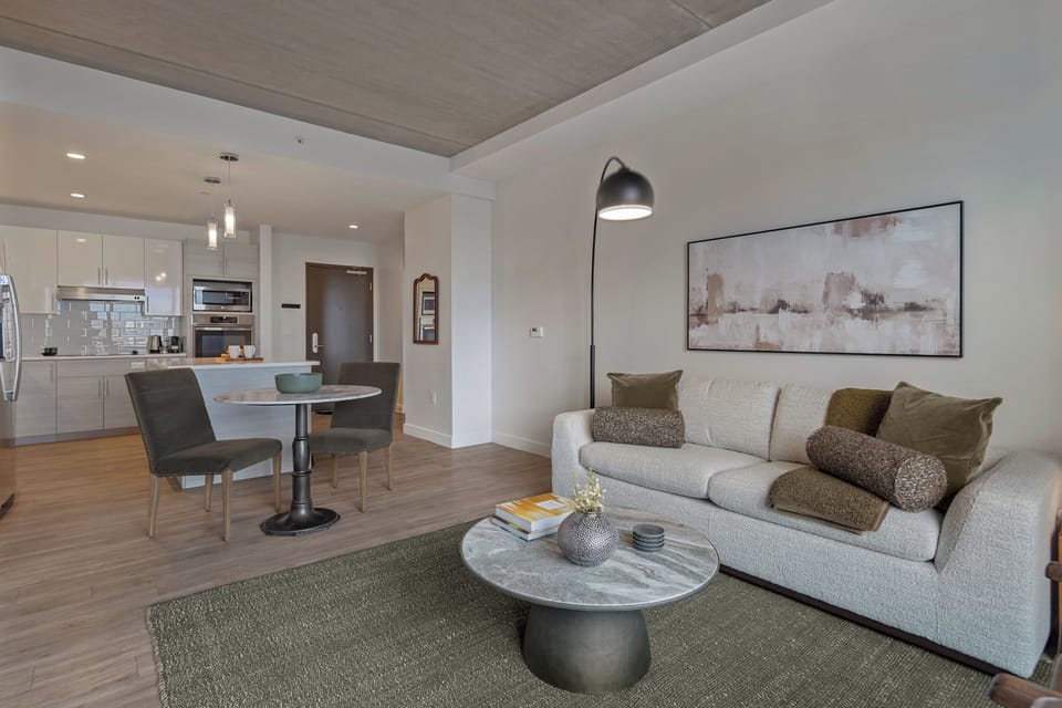 An airy living area shaped by contemporary style and plush comfort.
Unwind in a setting made for true relaxation.