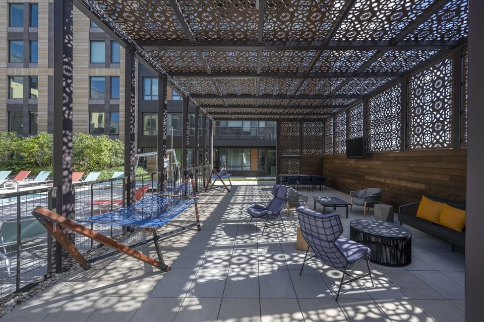 This gorgeous poolside area offers sun, shade, and total tranquillity while having a cold drink. Ideal for lounging, relaxing, or cooling off.
