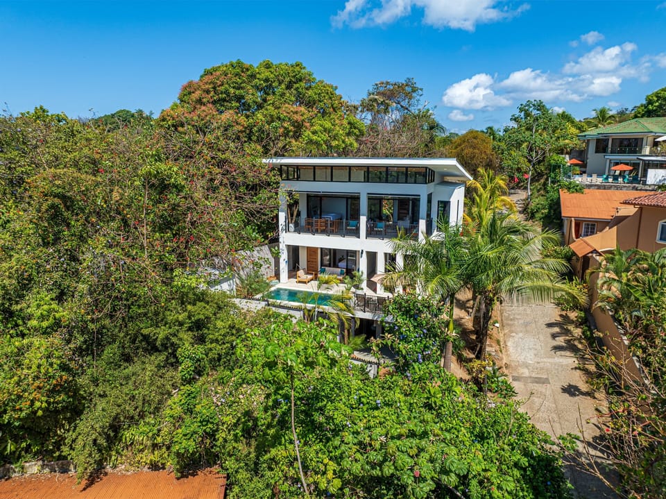 Casa Zen overlooking the jungle valley