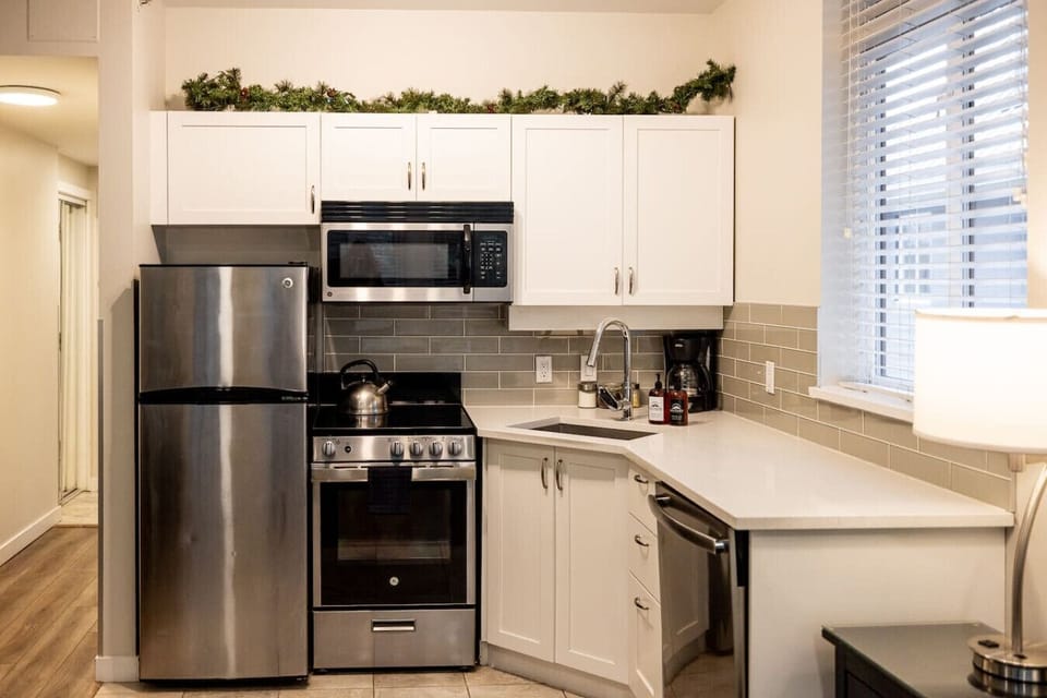 Large Fridge, Lots of appliances including: microwave, oven, stove, kettle, coffee maker  more. Enjoy basic cooking spices, olive oil, coffee, tea and sugar provided for your stay!