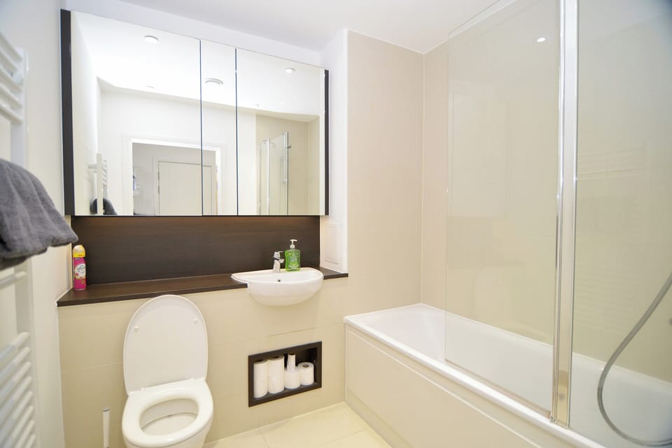Apartment - Sleeps 5 & Pets Allowerd Apartment in London