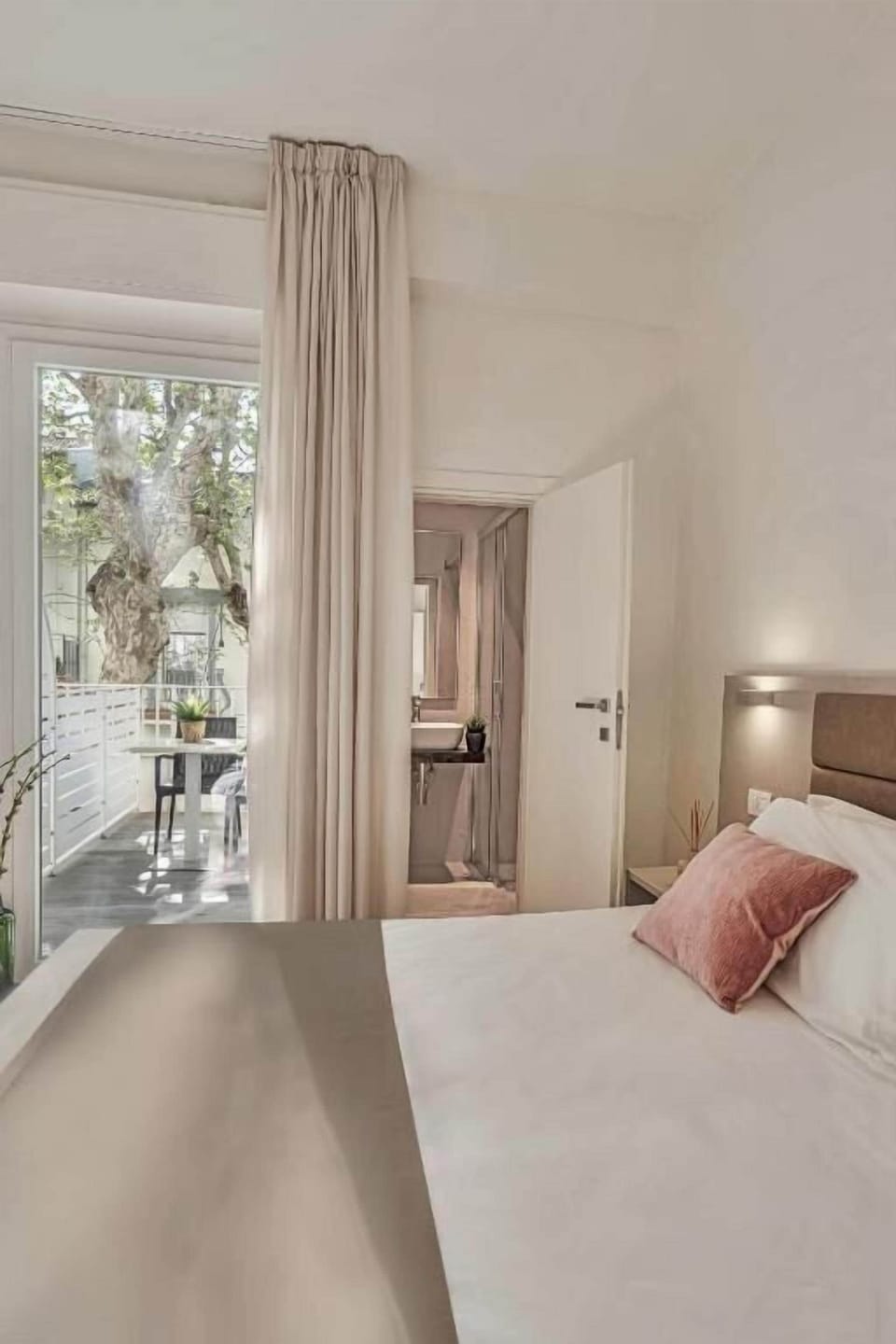 Classic Double Room, Balcony, City View | In-room safe, free WiFi