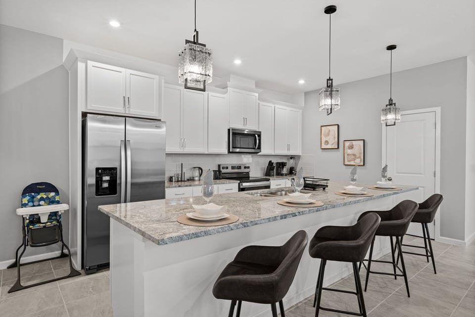 House (6 Bedrooms) | Private kitchen | Microwave, oven, highchair, blender