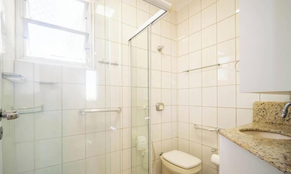 Basic Apartment | Bathroom | Shower