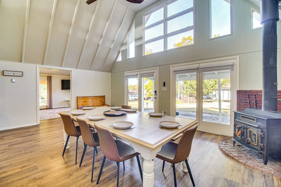 Dining Area | Dishware/Flatware