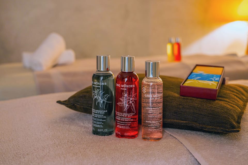 Sauna, steam room, body treatments, hot stone massages, body wraps