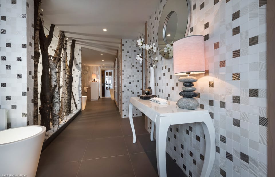 Sauna, hot tub, Turkish bath, body treatments, body wraps, body scrubs