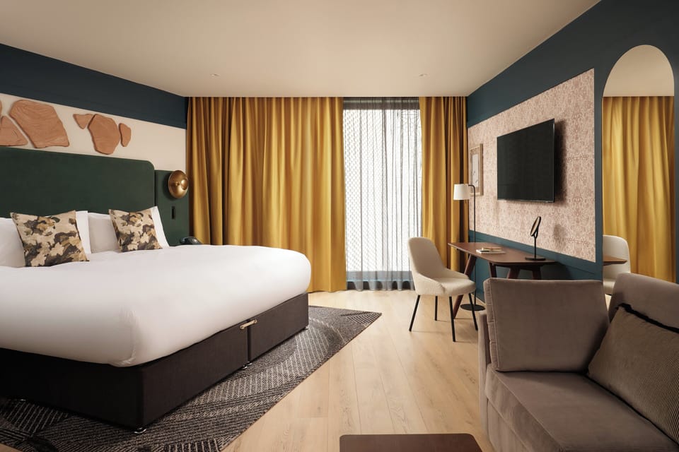 Premium Room, 1 King Bed | In-room safe, desk, laptop workspace, blackout drapes