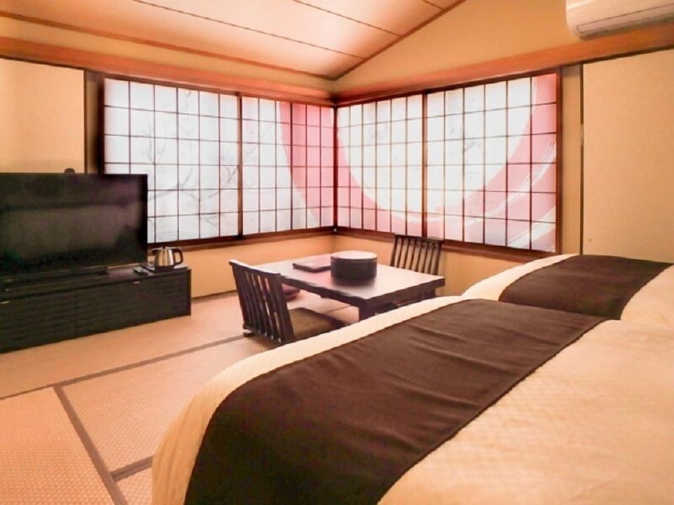 Down comforters, desk, soundproofing, WiFi