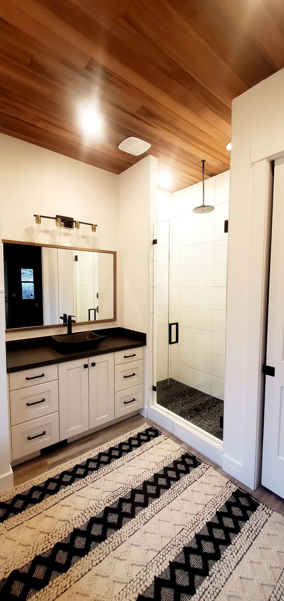 Bathtub for the primary bathroom/bedroom suite.