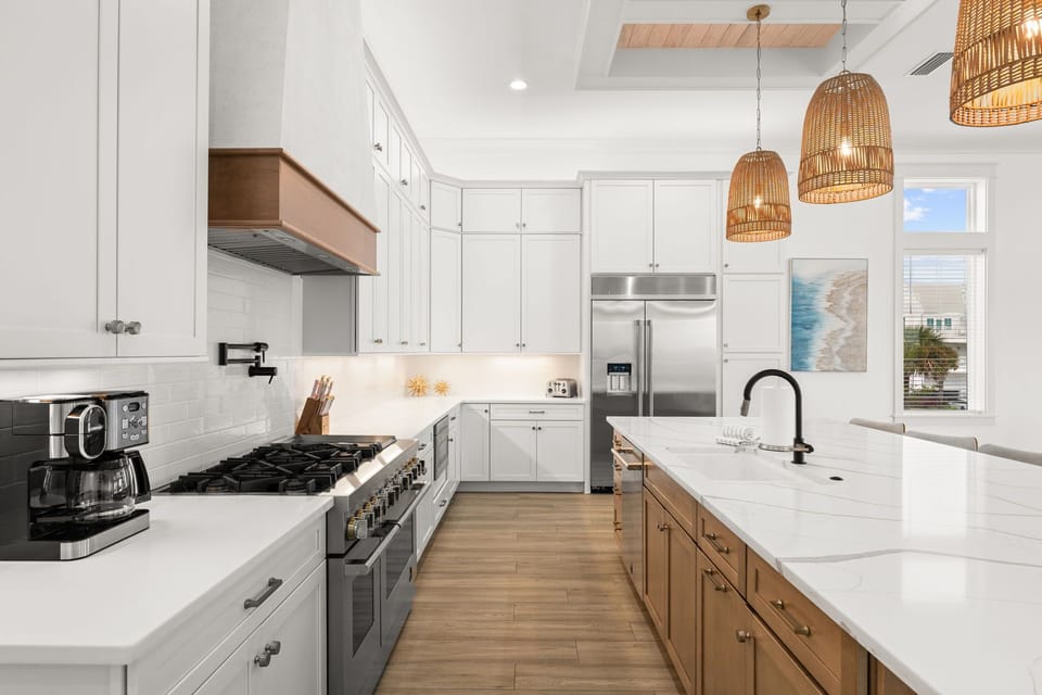 Spacious Kitchen With Island Bar On 2nd Floor