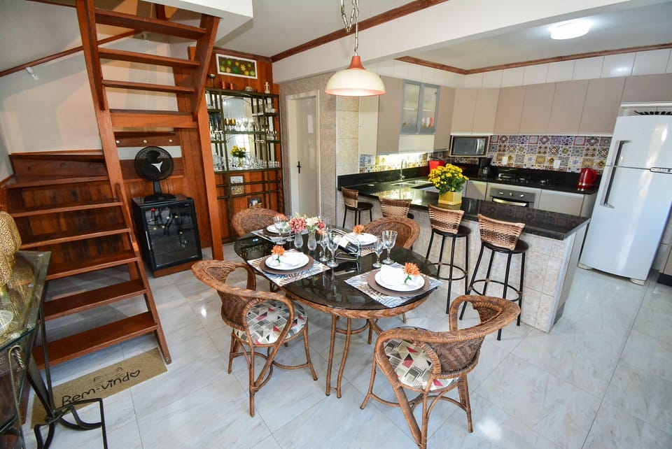 Villa | Dining