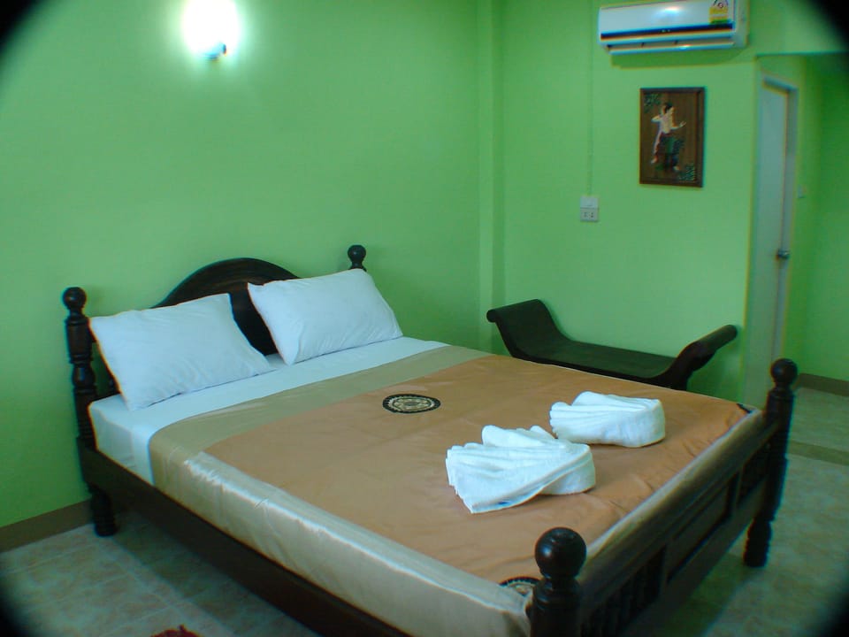 Rollaway beds, free WiFi