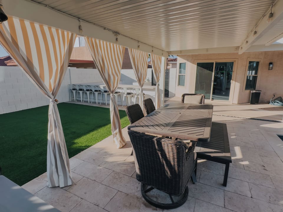 Outdoor dining