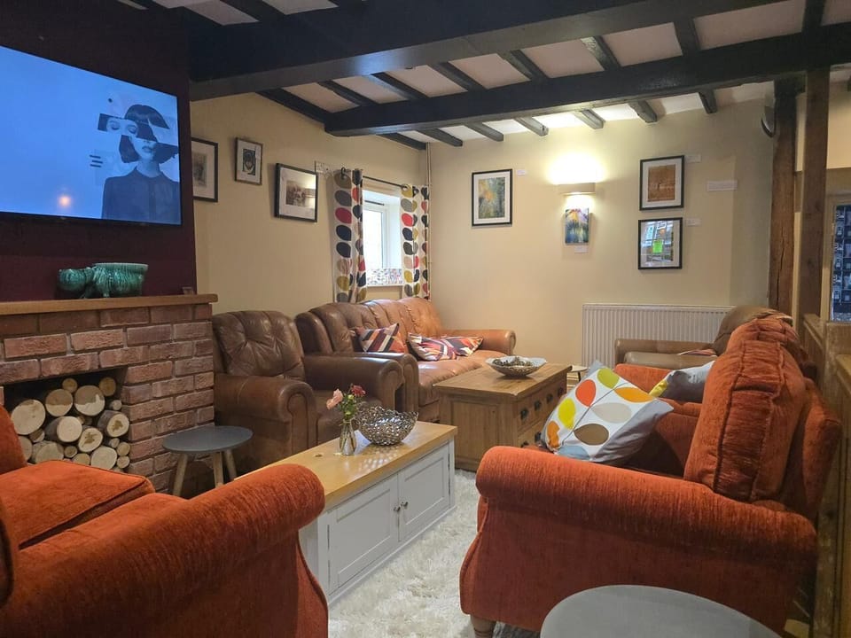 Family Twin Room | Premium bedding, down comforters, desk, laptop workspace