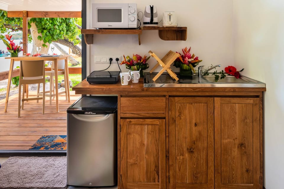Bungalow, Patio, Sea View | Private kitchen