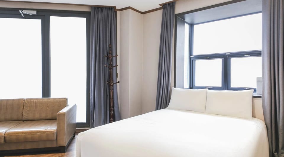 Family Twin Room | Desk, free WiFi