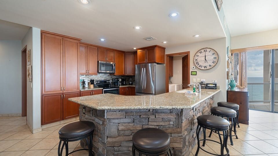 Bar stools at th ekitchen counter