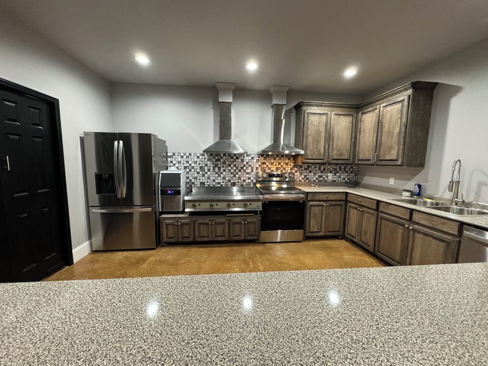 Full kitchen