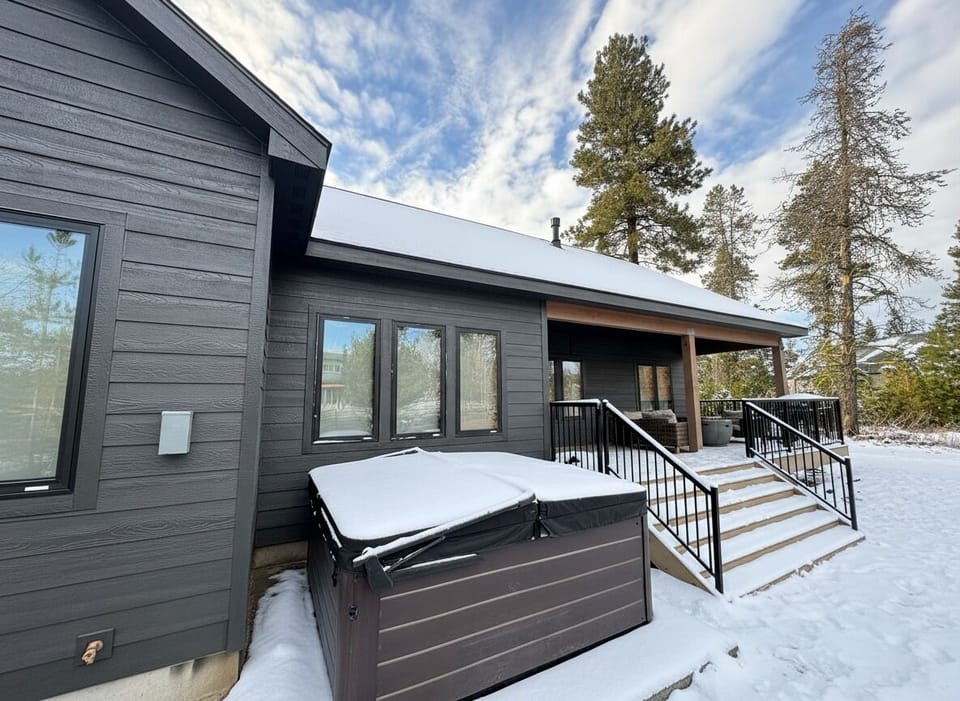 Deck & private hot tub
