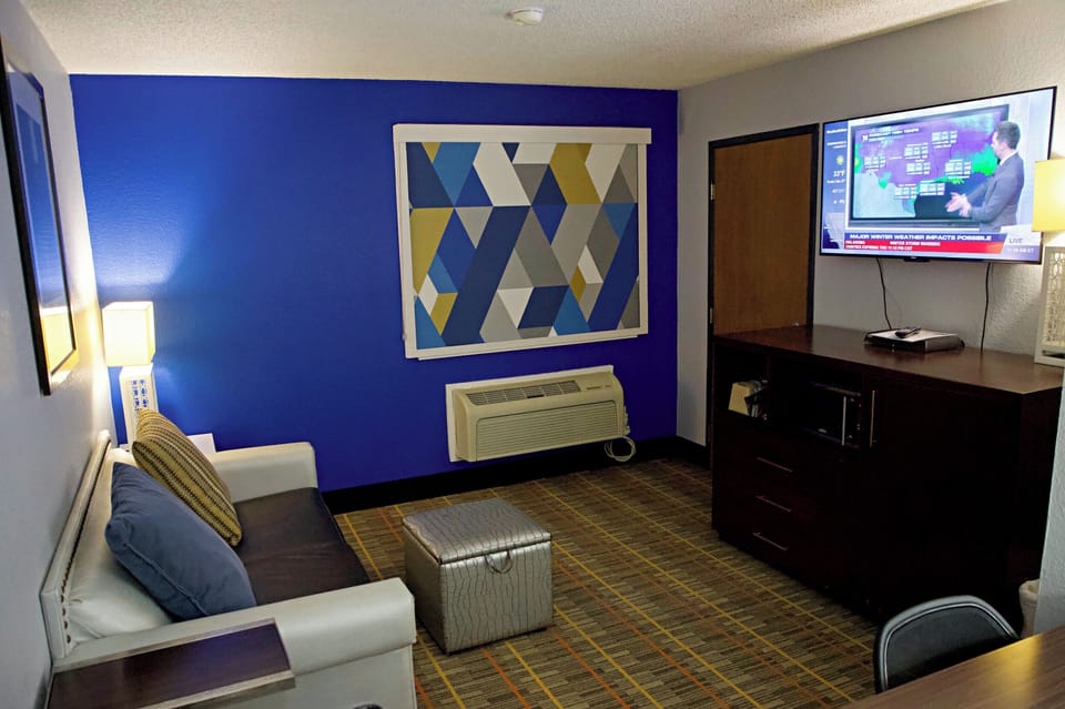 Premium Studio Suite, 1 King Bed, Non Smoking, Pets Not Allowed | Premium bedding, pillowtop beds, desk, laptop workspace