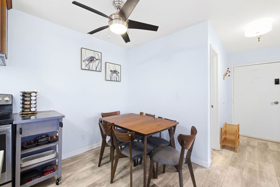 Gather around the dining table for family meals, takeout from local favorites, or planning your next beach adventure just steps from Mission Beach.